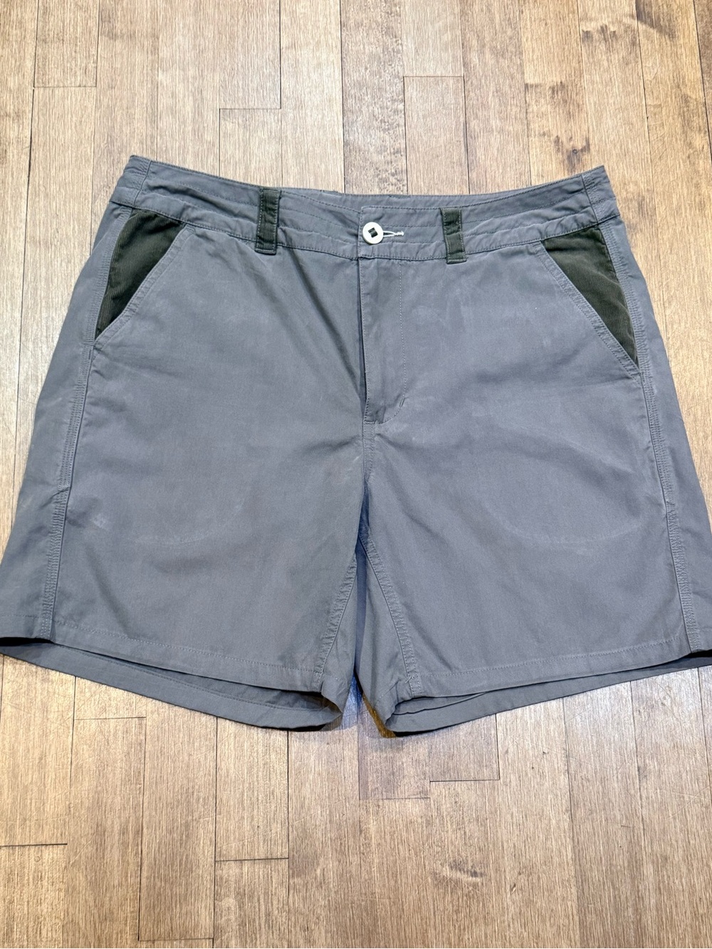 Howler Brothers - Horizon Hybrid Shorts w/ Corduroy accents - size 34